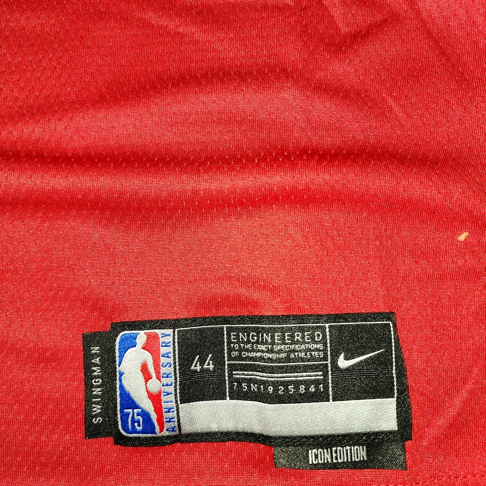 Chicago Bulls Michael Jordan Jersey - Picture 3 of 4